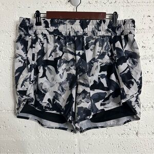 Avia Womens Athletic Shorts XL 16-18 Black White Camouflage Built in Shorts Run